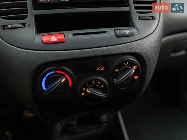Киа Рио, объемом двигателя 1.4 л и пробегом 140 тыс. км за 5934 $, фото 14 на Automoto.ua