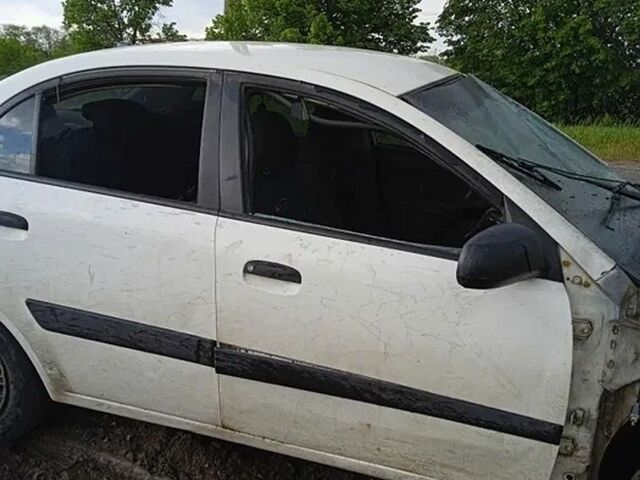 Киа Рио, объемом двигателя 1.6 л и пробегом 210 тыс. км за 700 $, фото 2 на Automoto.ua