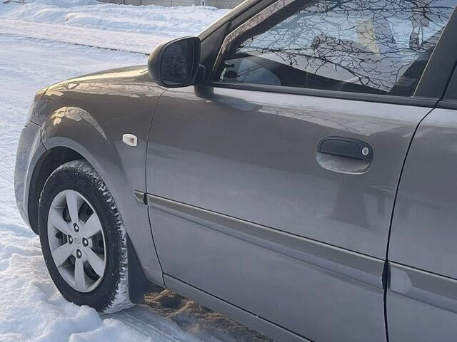 Киа Рио, объемом двигателя 1.4 л и пробегом 340 тыс. км за 3700 $, фото 5 на Automoto.ua