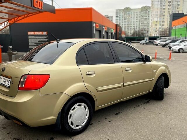 Киа Рио, объемом двигателя 1.4 л и пробегом 192 тыс. км за 5300 $, фото 3 на Automoto.ua