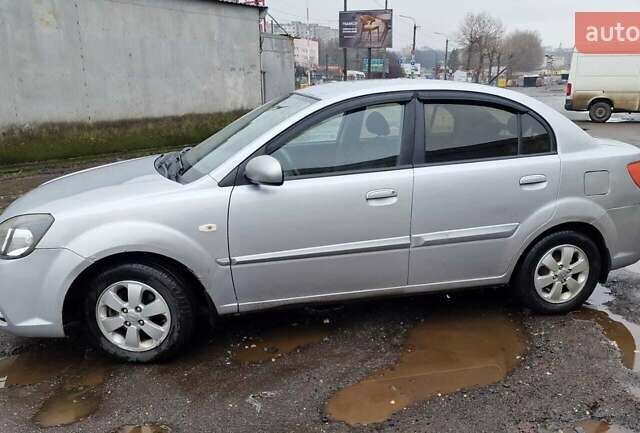 Киа Рио, объемом двигателя 1.4 л и пробегом 102 тыс. км за 1950 $, фото 4 на Automoto.ua