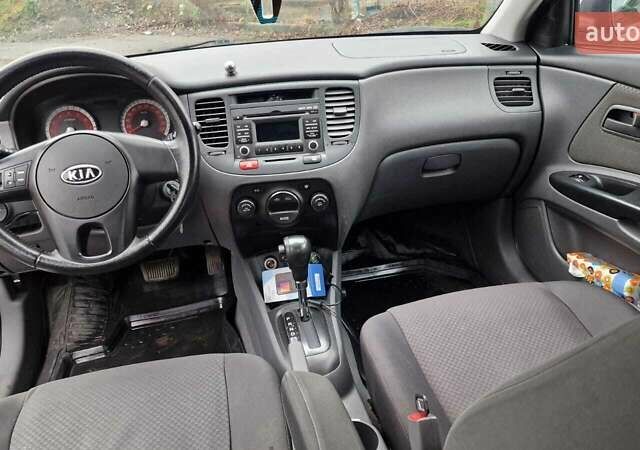Киа Рио, объемом двигателя 1.4 л и пробегом 102 тыс. км за 1950 $, фото 8 на Automoto.ua