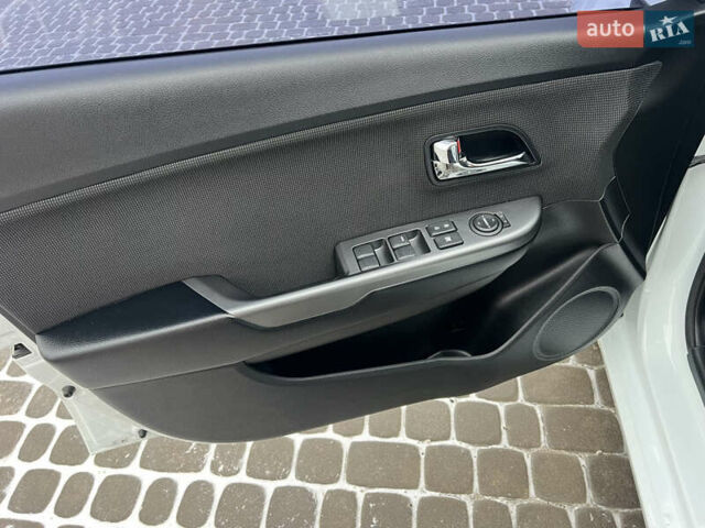 Кіа Ріо, об'ємом двигуна 1.59 л та пробігом 42 тис. км за 9600 $, фото 46 на Automoto.ua