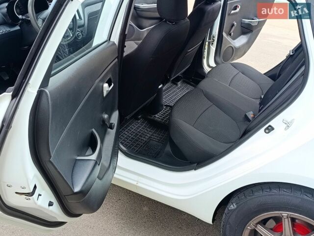 Кіа Ріо, об'ємом двигуна 1.4 л та пробігом 99 тис. км за 6500 $, фото 30 на Automoto.ua