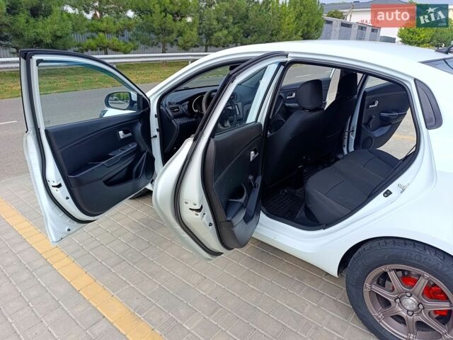 Кіа Ріо, об'ємом двигуна 1.4 л та пробігом 99 тис. км за 6500 $, фото 9 на Automoto.ua