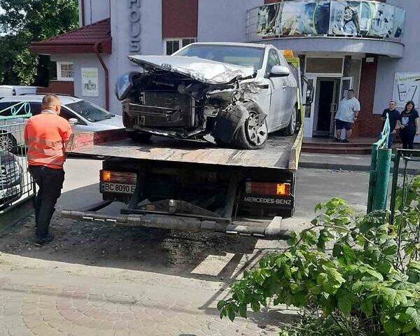 Киа Рио, объемом двигателя 1.4 л и пробегом 130 тыс. км за 2500 $, фото 2 на Automoto.ua