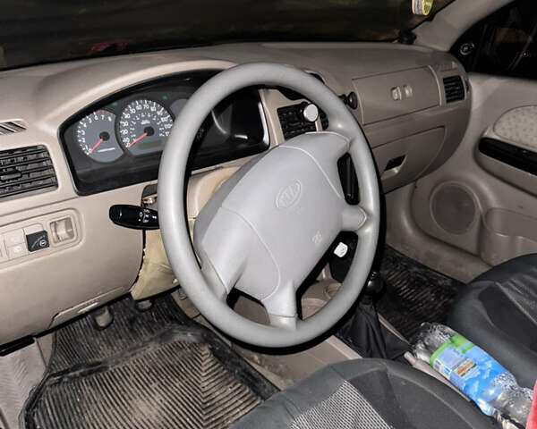 Киа Рио, объемом двигателя 1.5 л и пробегом 200 тыс. км за 2900 $, фото 2 на Automoto.ua