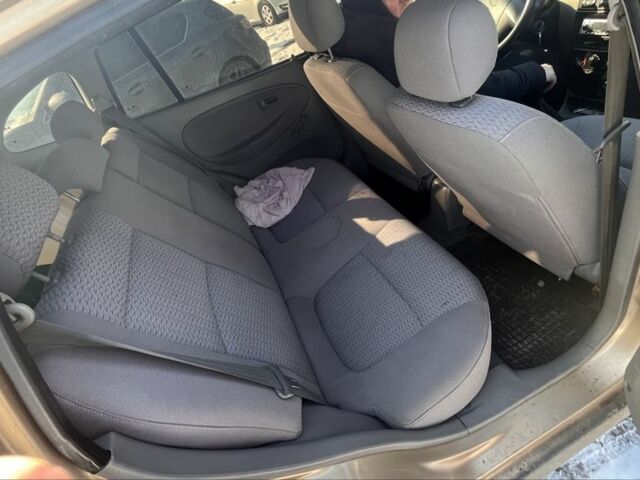 Желтый Киа Рио, объемом двигателя 1.3 л и пробегом 328 тыс. км за 1600 $, фото 1 на Automoto.ua
