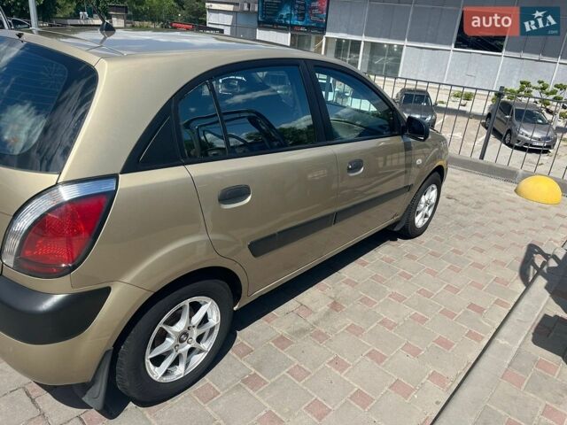 Жовтий Кіа Ріо, об'ємом двигуна 1.4 л та пробігом 221 тис. км за 4300 $, фото 6 на Automoto.ua