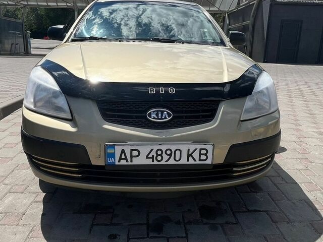 Жовтий Кіа Ріо, об'ємом двигуна 1.4 л та пробігом 221 тис. км за 4300 $, фото 7 на Automoto.ua