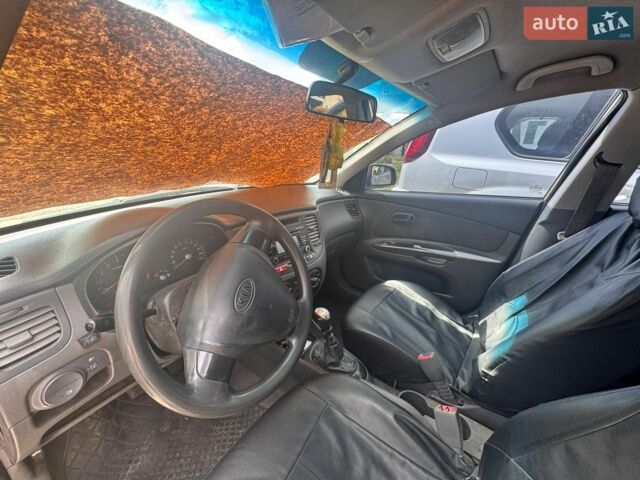 Желтый Киа Рио, объемом двигателя 1.4 л и пробегом 336 тыс. км за 3600 $, фото 3 на Automoto.ua