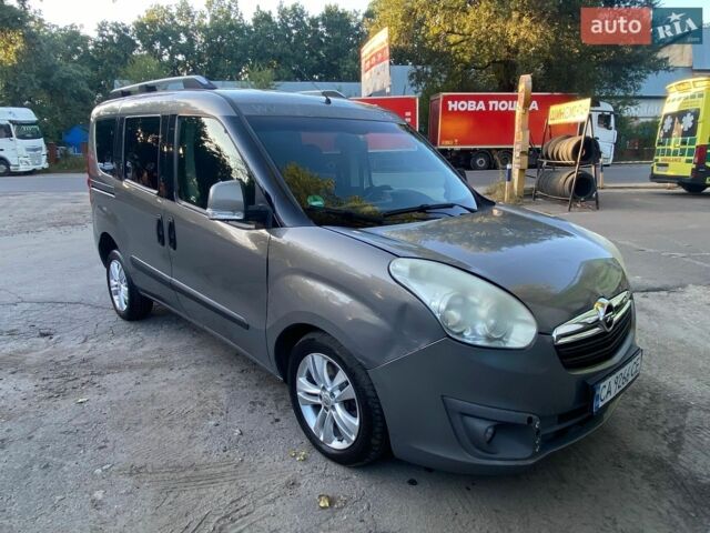 Желтый Киа Рио, объемом двигателя 1.34 л и пробегом 257 тыс. км за 1400 $, фото 1 на Automoto.ua