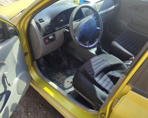 Жовтий Кіа Ріо, об'ємом двигуна 1.34 л та пробігом 270 тис. км за 1600 $, фото 4 на Automoto.ua