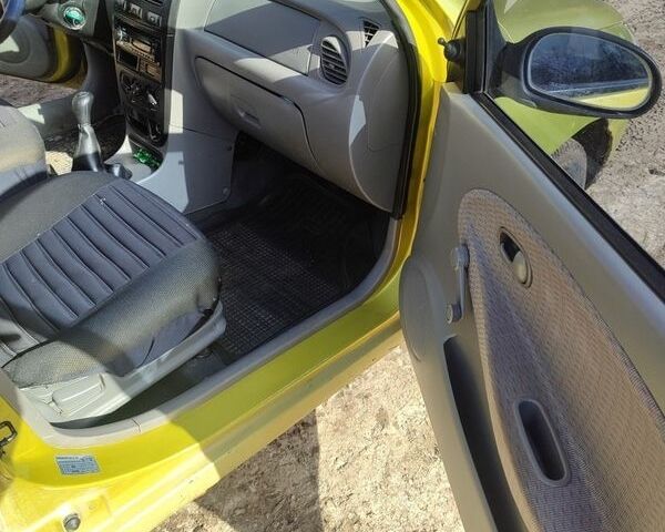 Жовтий Кіа Ріо, об'ємом двигуна 1.34 л та пробігом 270 тис. км за 1600 $, фото 8 на Automoto.ua