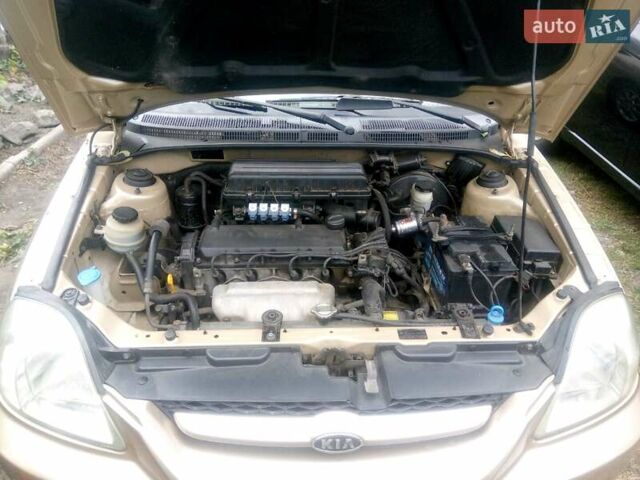 Желтый Киа Рио, объемом двигателя 1.3 л и пробегом 150 тыс. км за 3950 $, фото 17 на Automoto.ua