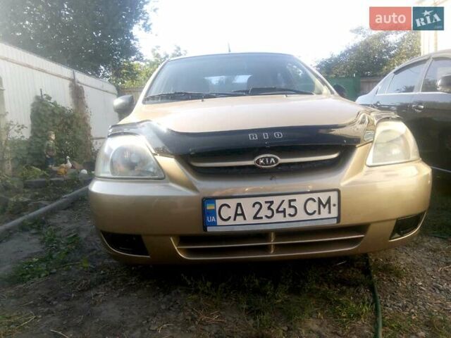 Желтый Киа Рио, объемом двигателя 1.3 л и пробегом 150 тыс. км за 3950 $, фото 6 на Automoto.ua