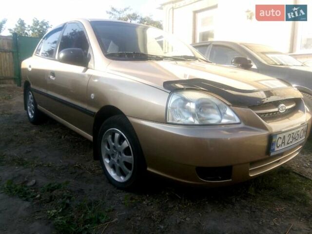 Желтый Киа Рио, объемом двигателя 1.3 л и пробегом 150 тыс. км за 3950 $, фото 1 на Automoto.ua