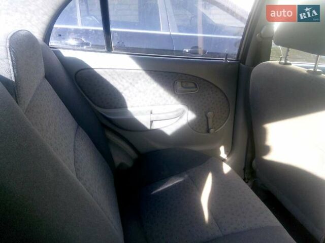 Желтый Киа Рио, объемом двигателя 1.3 л и пробегом 150 тыс. км за 3950 $, фото 4 на Automoto.ua