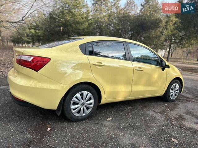 Жовтий Кіа Ріо, об'ємом двигуна 1.6 л та пробігом 140 тис. км за 8700 $, фото 4 на Automoto.ua