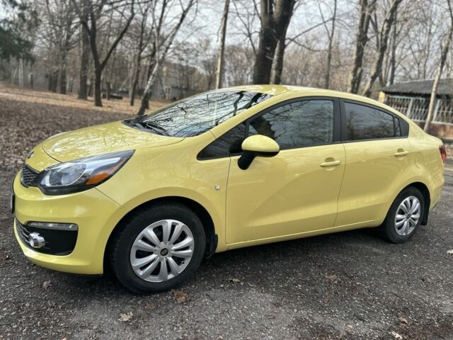 Желтый Киа Рио, объемом двигателя 1.6 л и пробегом 145 тыс. км за 8800 $, фото 1 на Automoto.ua