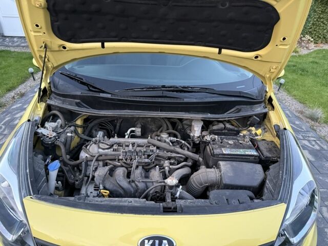 Желтый Киа Рио, объемом двигателя 1.6 л и пробегом 139 тыс. км за 9600 $, фото 7 на Automoto.ua
