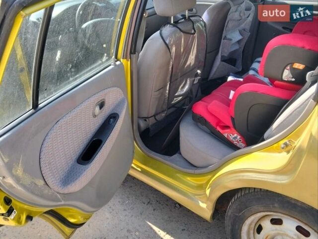 Желтый Киа Рио, объемом двигателя 1.5 л и пробегом 147 тыс. км за 1800 $, фото 5 на Automoto.ua