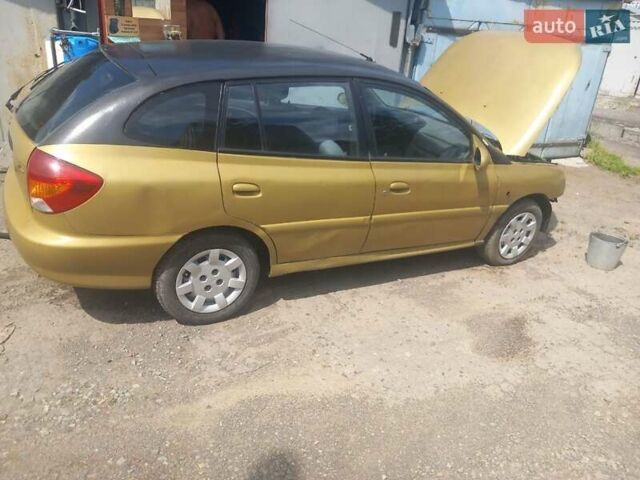 Желтый Киа Рио, объемом двигателя 1.5 л и пробегом 147 тыс. км за 2100 $, фото 2 на Automoto.ua
