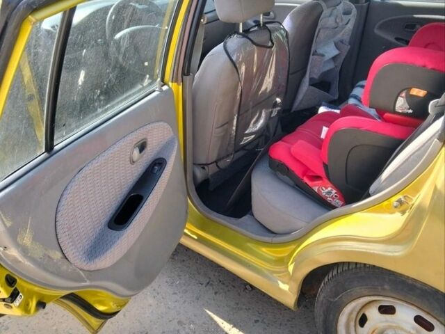 Желтый Киа Рио, объемом двигателя 1.5 л и пробегом 147 тыс. км за 1550 $, фото 5 на Automoto.ua