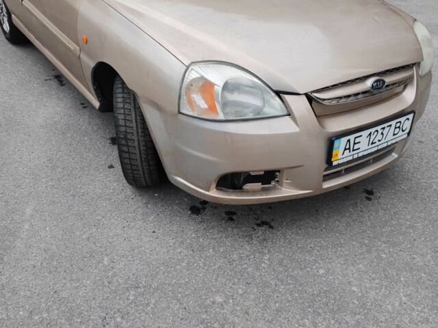 Желтый Киа Рио, объемом двигателя 1.3 л и пробегом 140 тыс. км за 1650 $, фото 1 на Automoto.ua