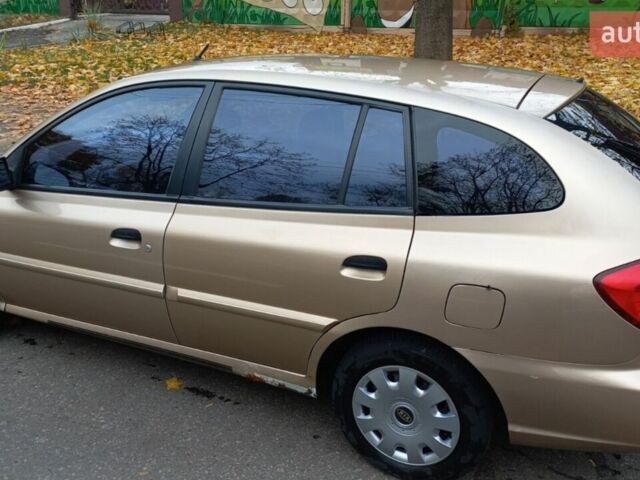 Жовтий Кіа Ріо, об'ємом двигуна 1.34 л та пробігом 156 тис. км за 2500 $, фото 3 на Automoto.ua