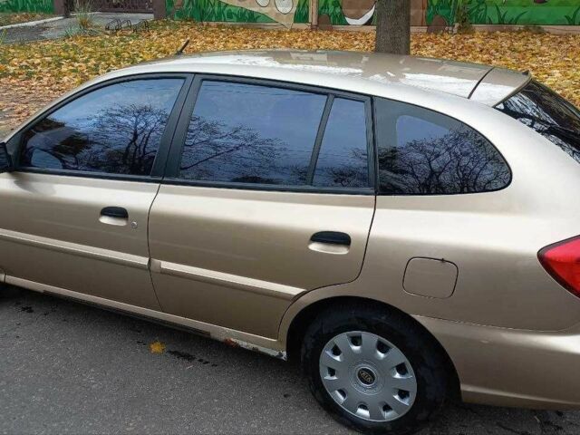 Жовтий Кіа Ріо, об'ємом двигуна 1.3 л та пробігом 156 тис. км за 2500 $, фото 2 на Automoto.ua