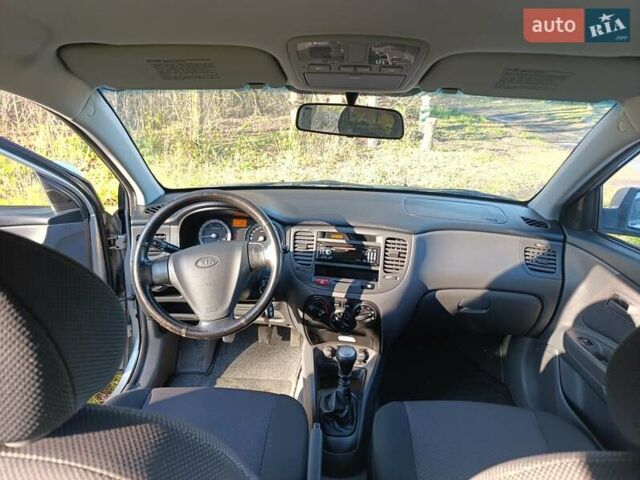 Серый Киа Рио, объемом двигателя 1.49 л и пробегом 272 тыс. км за 4500 $, фото 14 на Automoto.ua