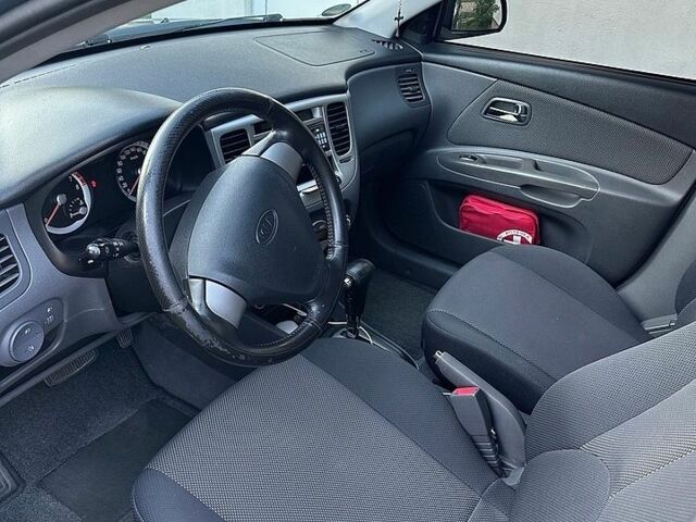 Серый Киа Рио, объемом двигателя 1.6 л и пробегом 203 тыс. км за 6499 $, фото 5 на Automoto.ua