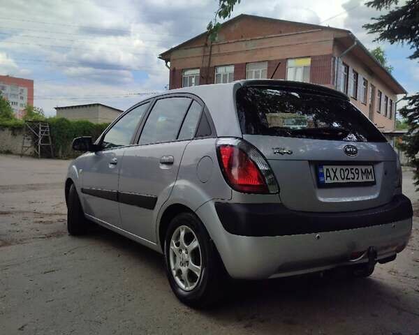 Серый Киа Рио, объемом двигателя 1.4 л и пробегом 192 тыс. км за 5000 $, фото 4 на Automoto.ua