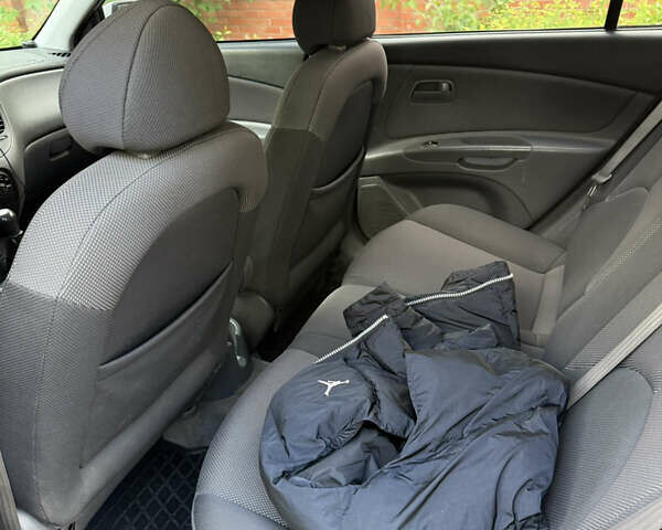Серый Киа Рио, объемом двигателя 1.4 л и пробегом 230 тыс. км за 3800 $, фото 7 на Automoto.ua