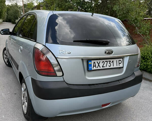 Серый Киа Рио, объемом двигателя 1.4 л и пробегом 230 тыс. км за 3800 $, фото 5 на Automoto.ua