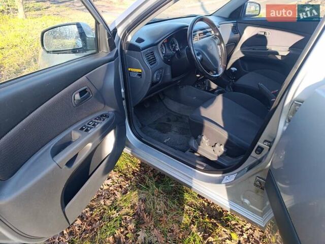Сірий Кіа Ріо, об'ємом двигуна 1.49 л та пробігом 272 тис. км за 4500 $, фото 21 на Automoto.ua