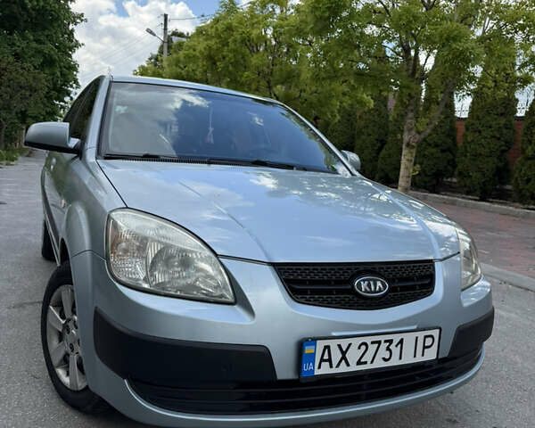 Серый Киа Рио, объемом двигателя 1.4 л и пробегом 230 тыс. км за 3800 $, фото 1 на Automoto.ua