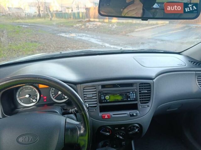 Серый Киа Рио, объемом двигателя 1.49 л и пробегом 272 тыс. км за 4500 $, фото 1 на Automoto.ua