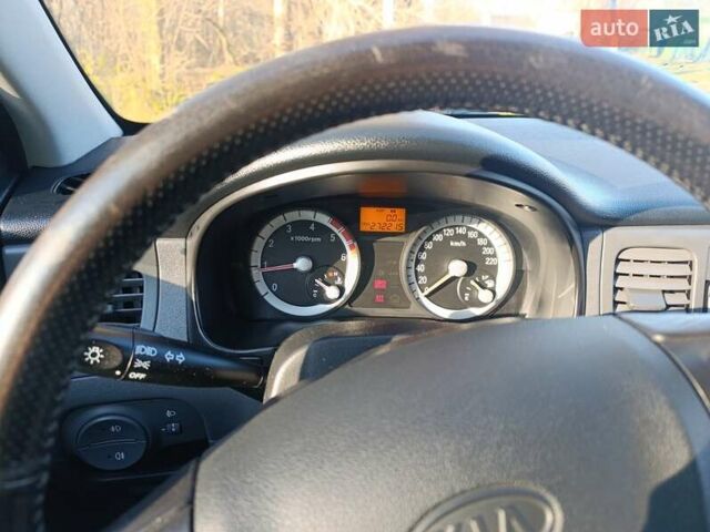 Серый Киа Рио, объемом двигателя 1.49 л и пробегом 272 тыс. км за 4500 $, фото 22 на Automoto.ua