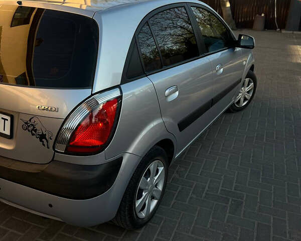 Сірий Кіа Ріо, об'ємом двигуна 1.49 л та пробігом 206 тис. км за 4400 $, фото 2 на Automoto.ua