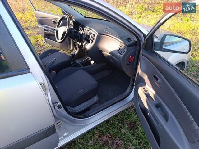 Сірий Кіа Ріо, об'ємом двигуна 1.49 л та пробігом 272 тис. км за 4500 $, фото 16 на Automoto.ua