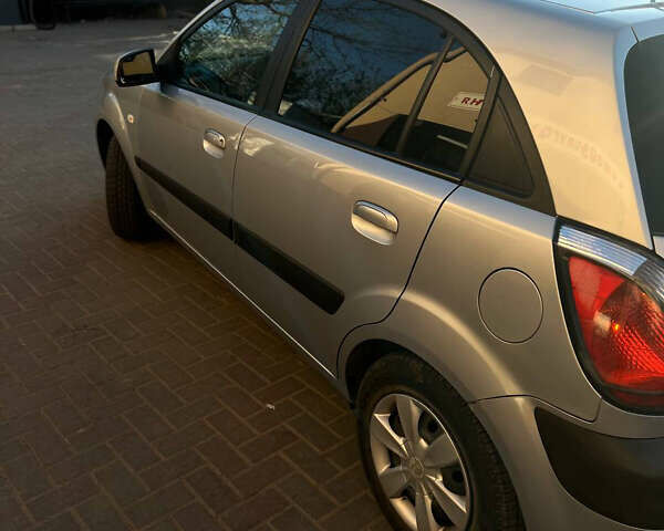 Сірий Кіа Ріо, об'ємом двигуна 1.49 л та пробігом 206 тис. км за 4400 $, фото 7 на Automoto.ua