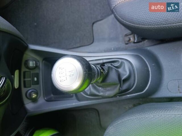 Сірий Кіа Ріо, об'ємом двигуна 1.49 л та пробігом 272 тис. км за 4500 $, фото 2 на Automoto.ua