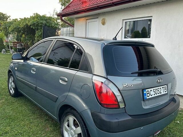 Серый Киа Рио, объемом двигателя 1.6 л и пробегом 203 тыс. км за 6499 $, фото 2 на Automoto.ua