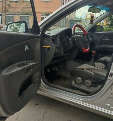 Серый Киа Рио, объемом двигателя 1.4 л и пробегом 192 тыс. км за 5000 $, фото 7 на Automoto.ua