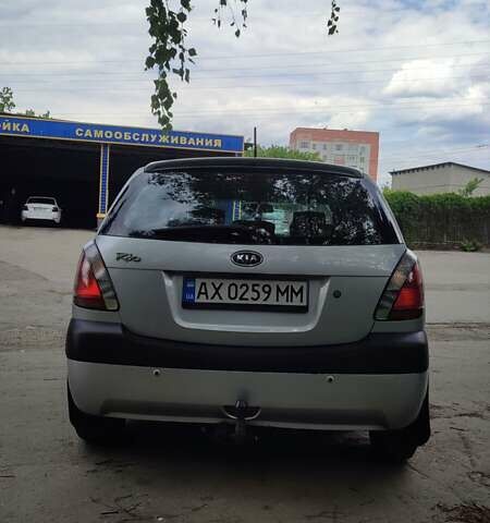 Серый Киа Рио, объемом двигателя 1.4 л и пробегом 192 тыс. км за 5000 $, фото 21 на Automoto.ua