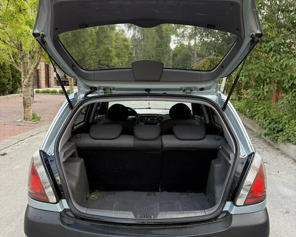 Серый Киа Рио, объемом двигателя 1.4 л и пробегом 230 тыс. км за 3800 $, фото 6 на Automoto.ua