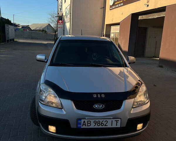 Сірий Кіа Ріо, об'ємом двигуна 1.49 л та пробігом 206 тис. км за 4400 $, фото 1 на Automoto.ua