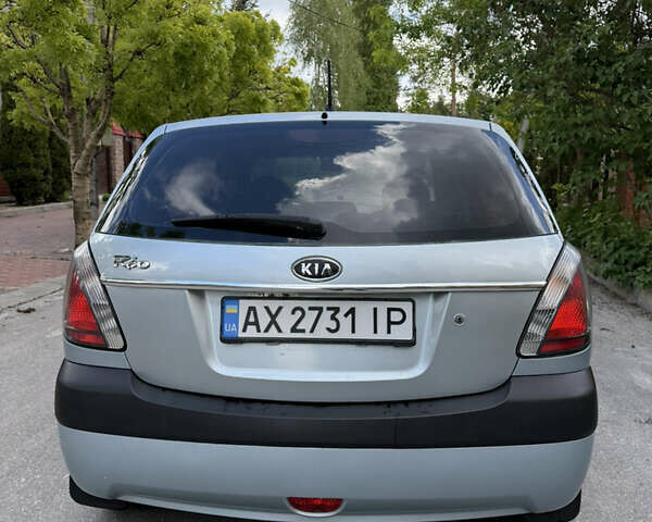 Серый Киа Рио, объемом двигателя 1.4 л и пробегом 230 тыс. км за 3800 $, фото 4 на Automoto.ua